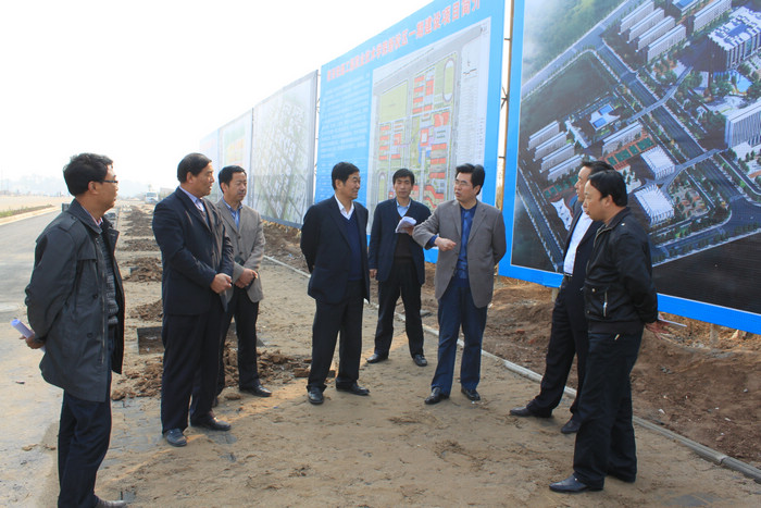 渭南市政府副秘书长雷立新视察陕铁院新校区建设