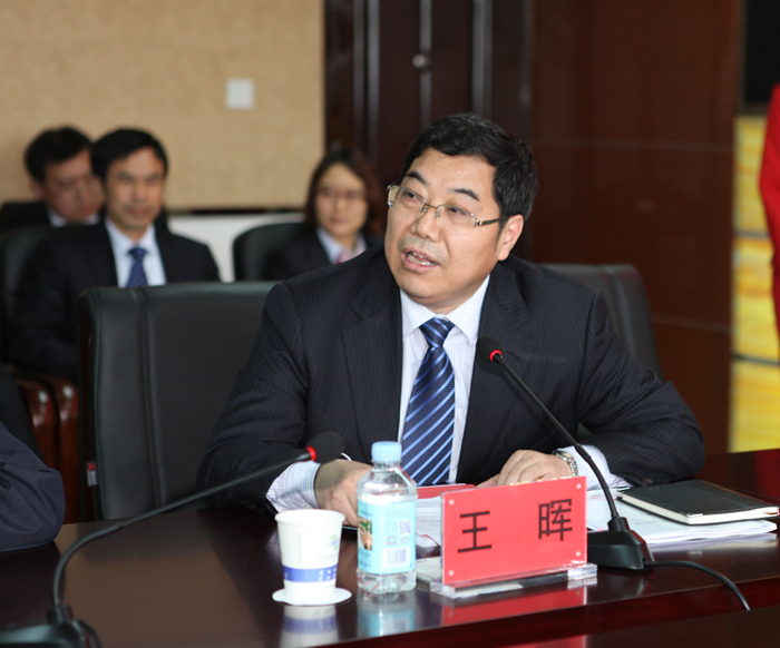 王晖在会上作表态发言