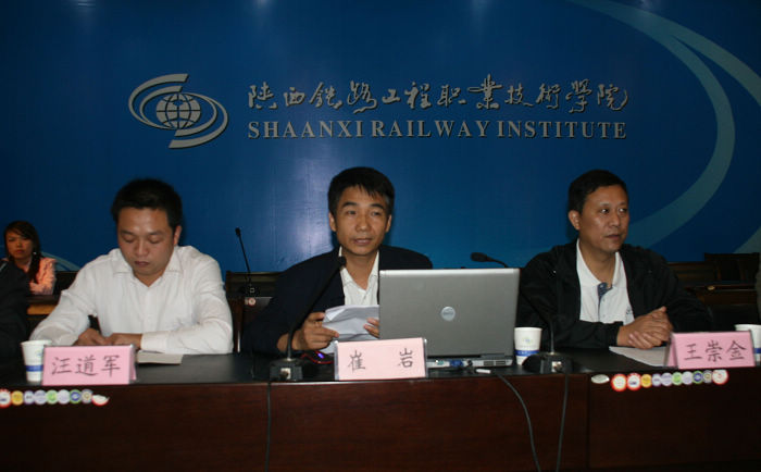 学院党委书记崔岩代表党委在会上作深入学习实践科学发展观活动总结