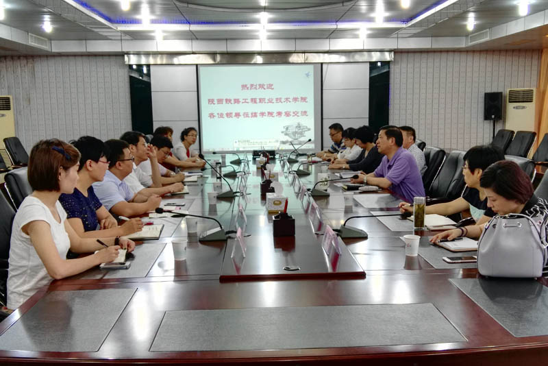 安徽水电职院座谈交流现场.jpg 安徽水电职院座谈交流现场.jpg
