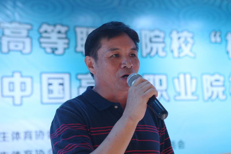 张燕军宣布第七届中国高等职业院校“校长杯”乒乓球比赛闭幕.JPG