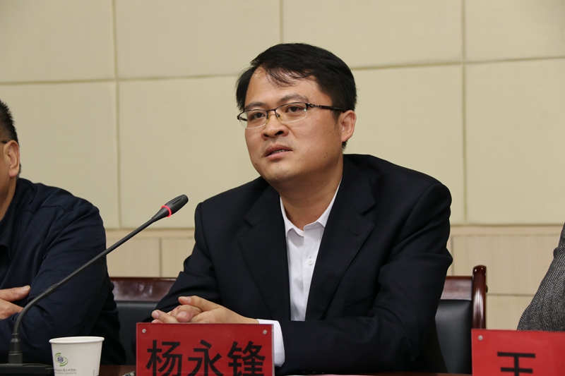 院长王津,党委副书记,纪委书记杨云峰及相关部门负责人在高新校区行政