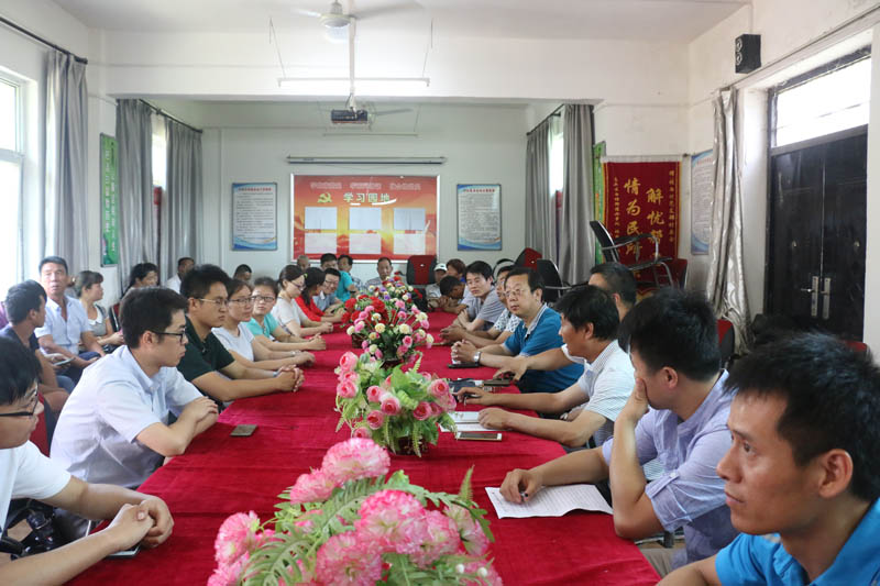 座谈会现场.jpg