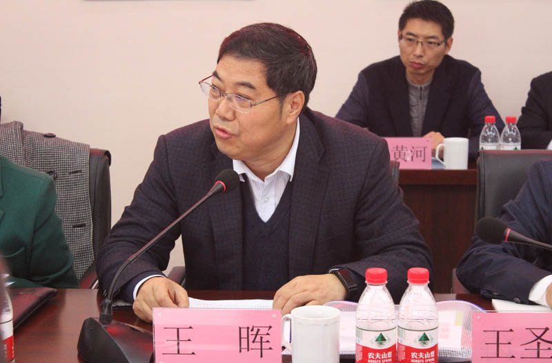 王晖讲话.jpg 王晖讲话.jpg