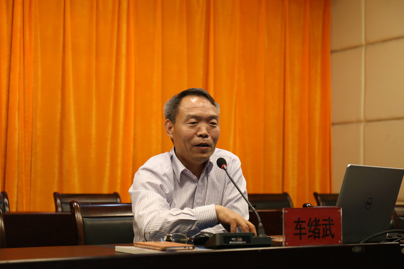 党委副书记车绪武教授做报告.jpg