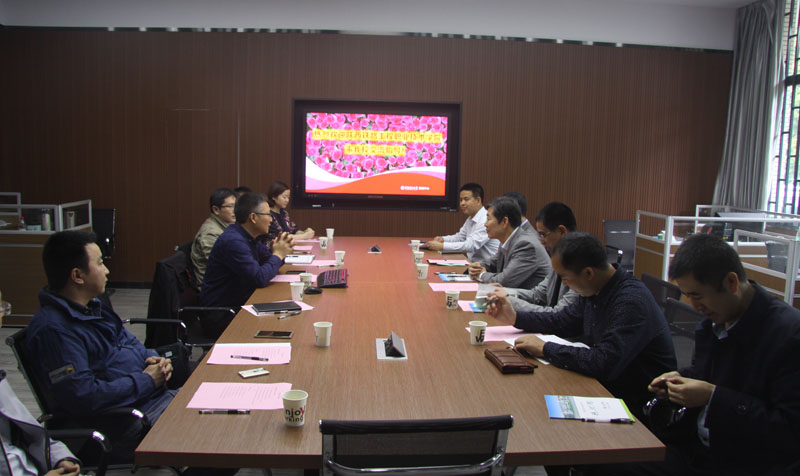 调研组在重庆理工大学座谈交流.JPG