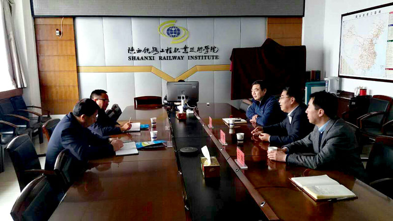 座谈会.jpg