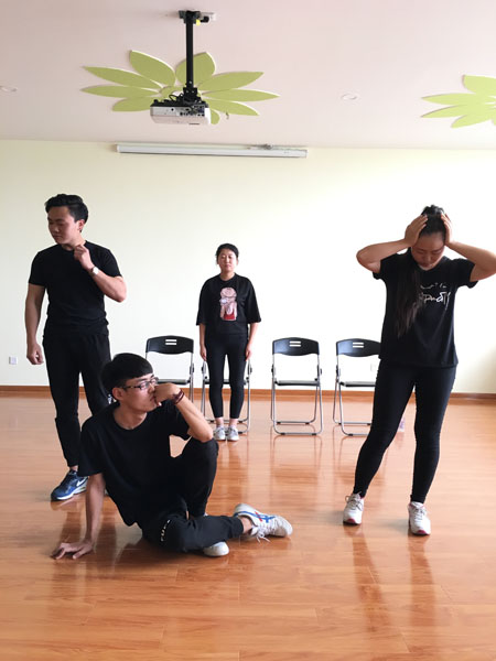 全情投入的演出.jpg 全情投入的演出.jpg