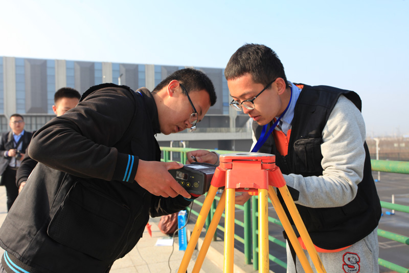 学院代表队比赛中.jpg 学院代表队比赛中.jpg