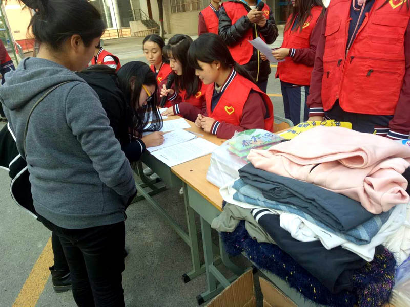 1募捐活动现场.jpg