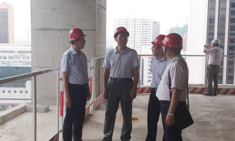 王津院长参观中铁二局深圳公司深圳大中华环球经贸广场项目施工现场.jpg