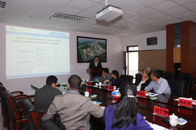 焦副院长做汇报.jpg 焦副院长做汇报.jpg