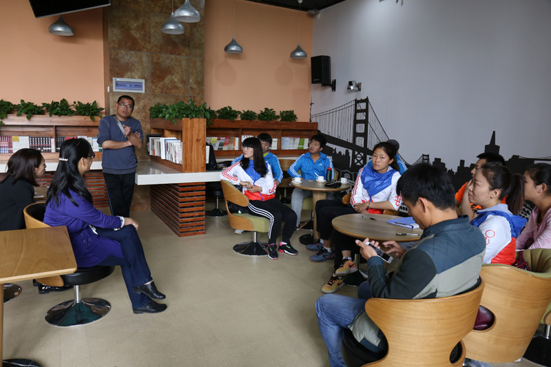 教师座谈.jpg 教师座谈.jpg