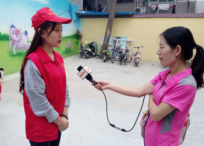 1渭南电视台采访志愿者.jpg