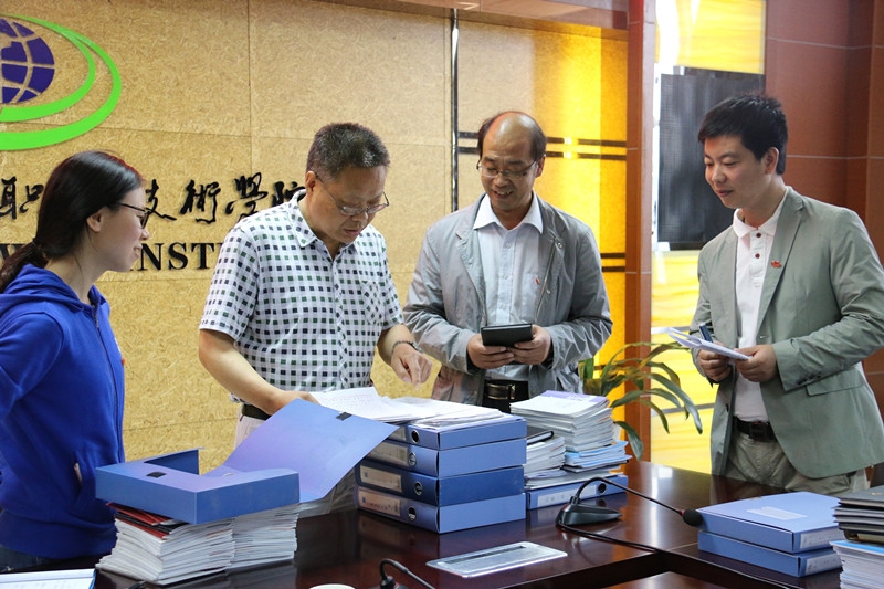 查阅资料.jpg 查阅资料.jpg