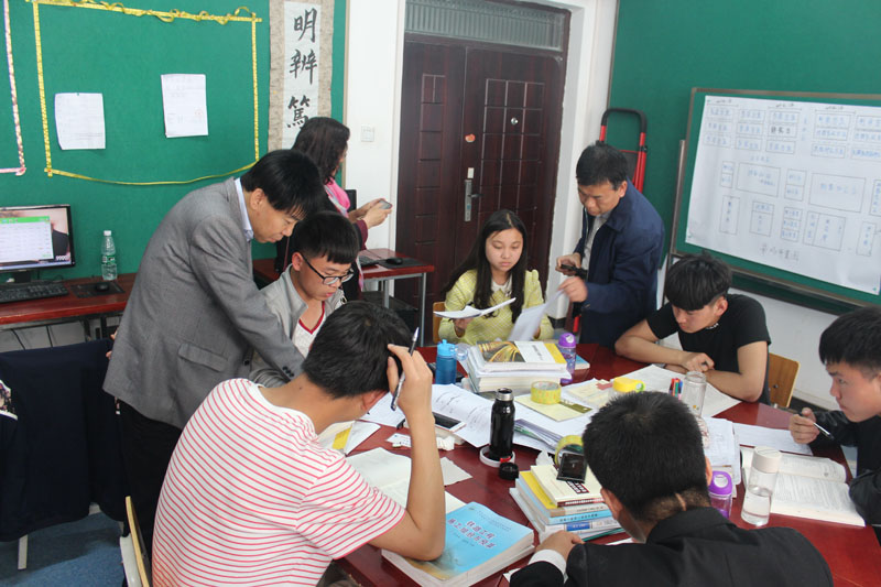 考察铁成班项目化教学实施.JPG