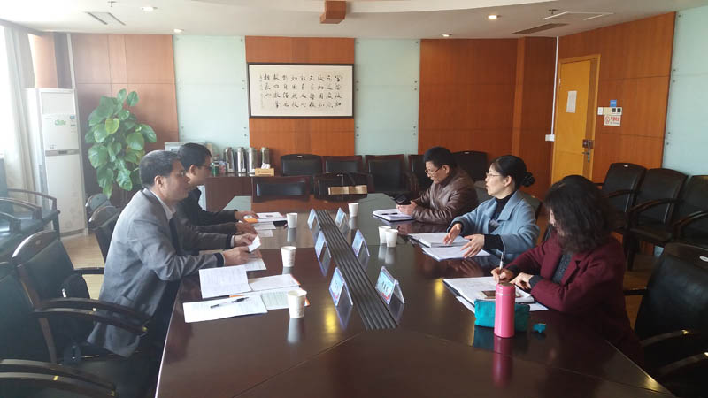 与浙江商业职院副院长谢国珍等人交流.jpg